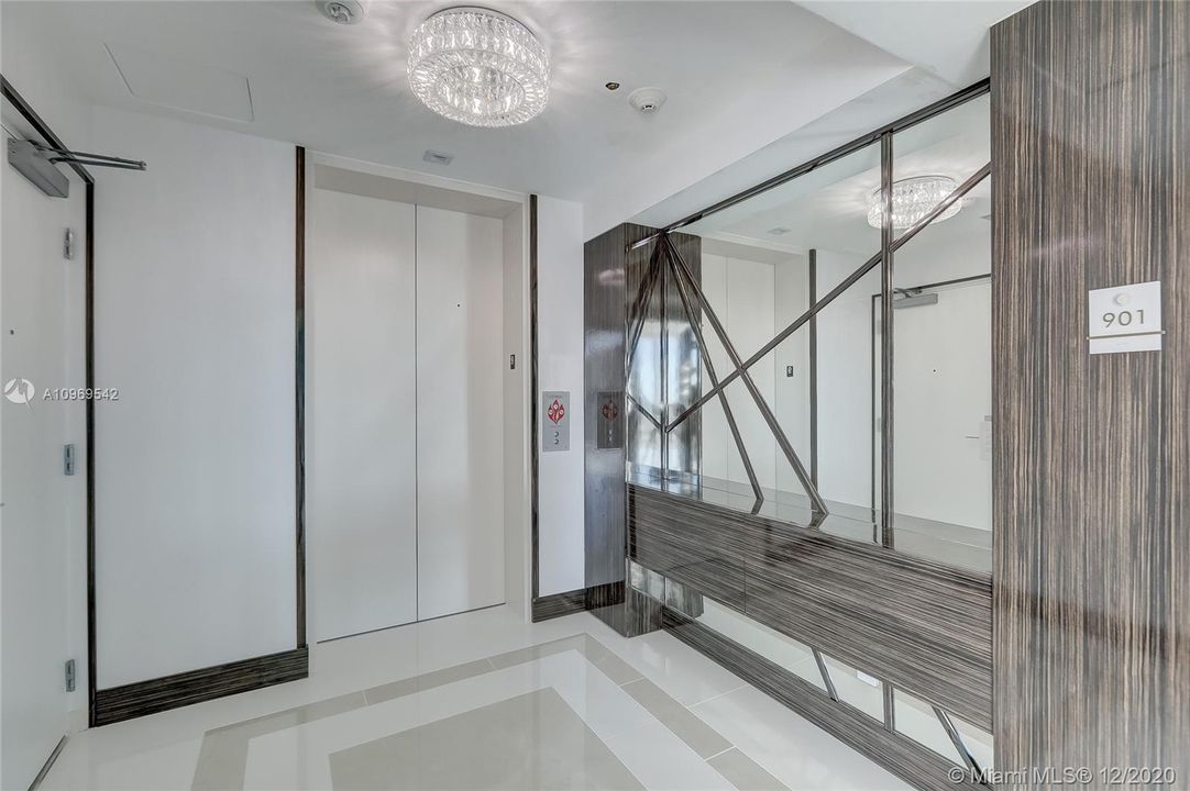 Недавно продано: $4,595,000 (4 спален, 5 ванн, 3500 Квадратных фут)