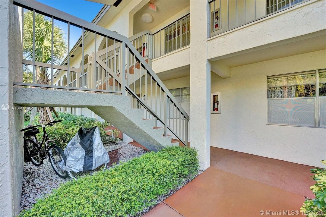 Recently Sold: $109,900 (2 beds, 2 baths, 1119 Square Feet)