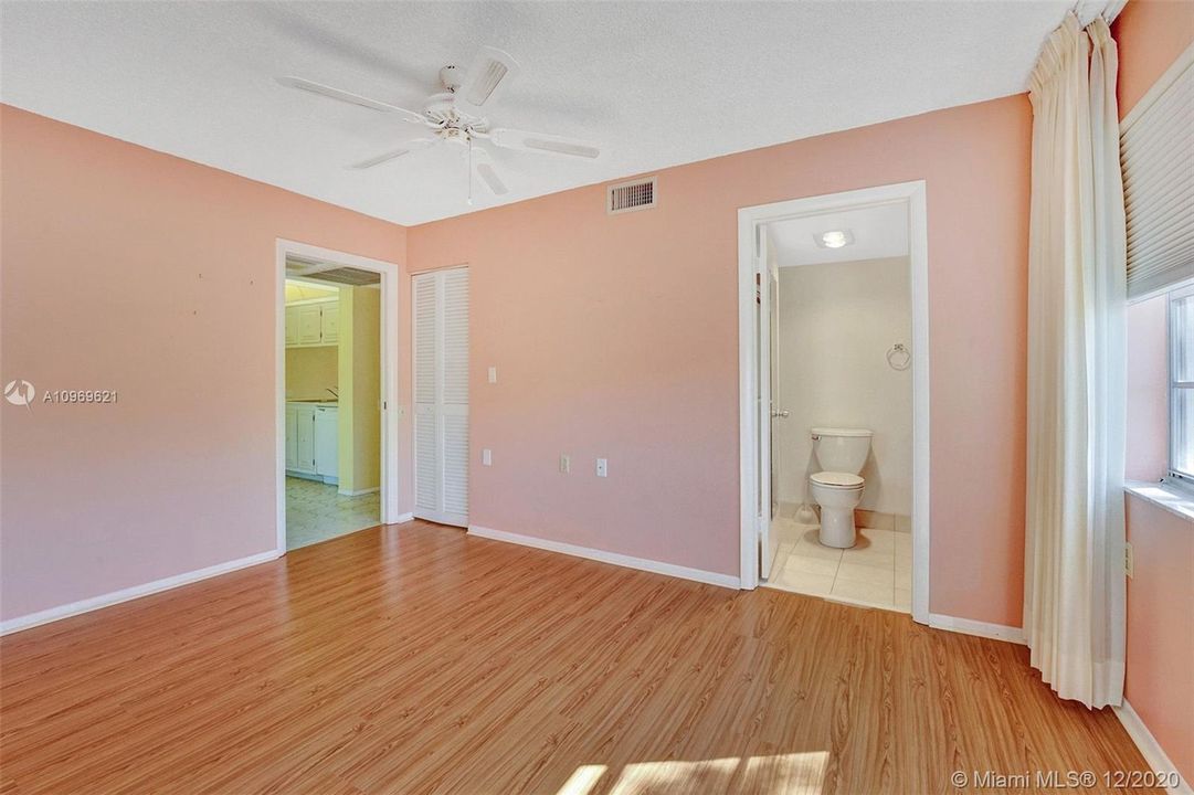 Recently Sold: $109,900 (2 beds, 2 baths, 1119 Square Feet)