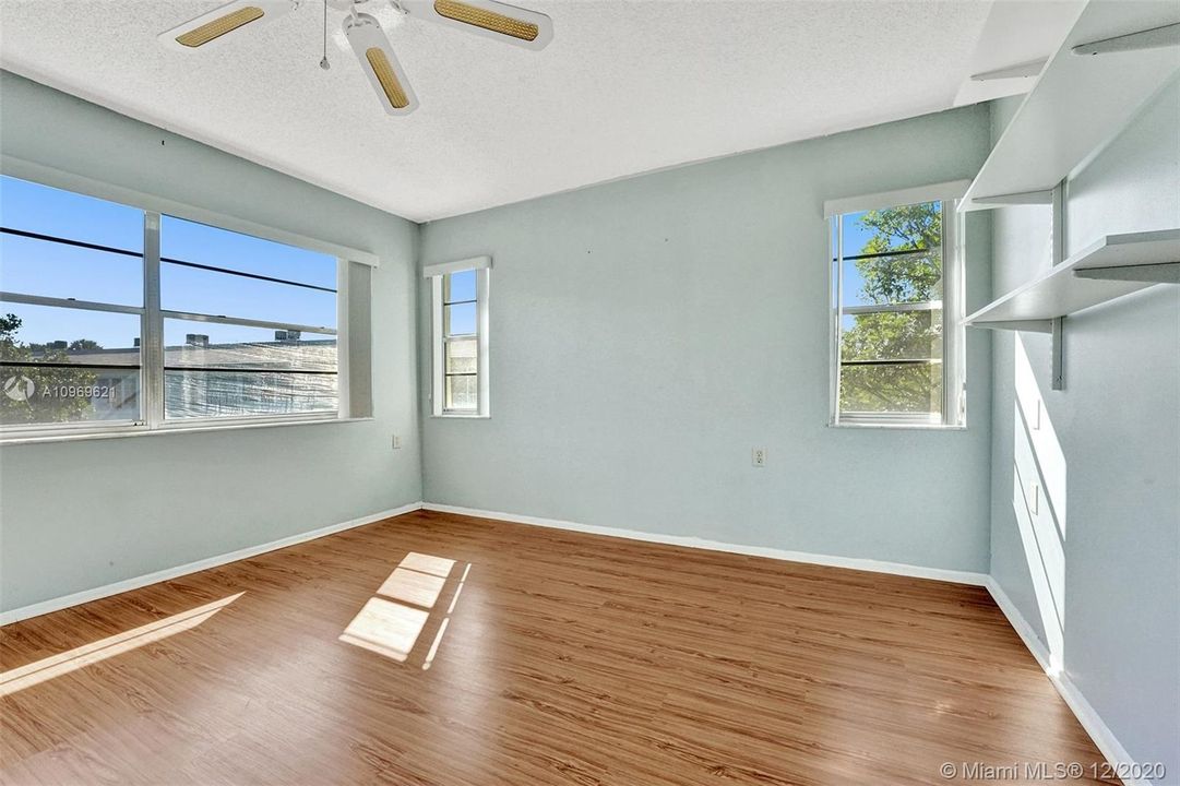 Recently Sold: $109,900 (2 beds, 2 baths, 1119 Square Feet)