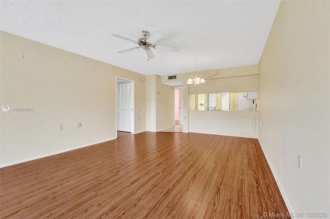 Recently Sold: $109,900 (2 beds, 2 baths, 1119 Square Feet)