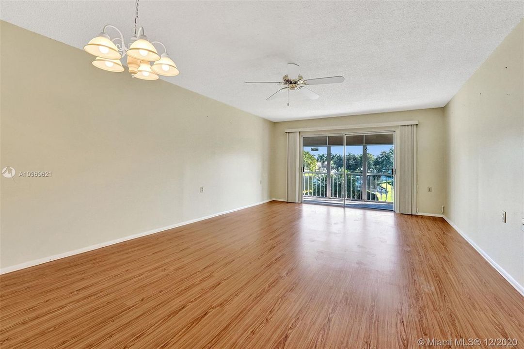 Recently Sold: $109,900 (2 beds, 2 baths, 1119 Square Feet)