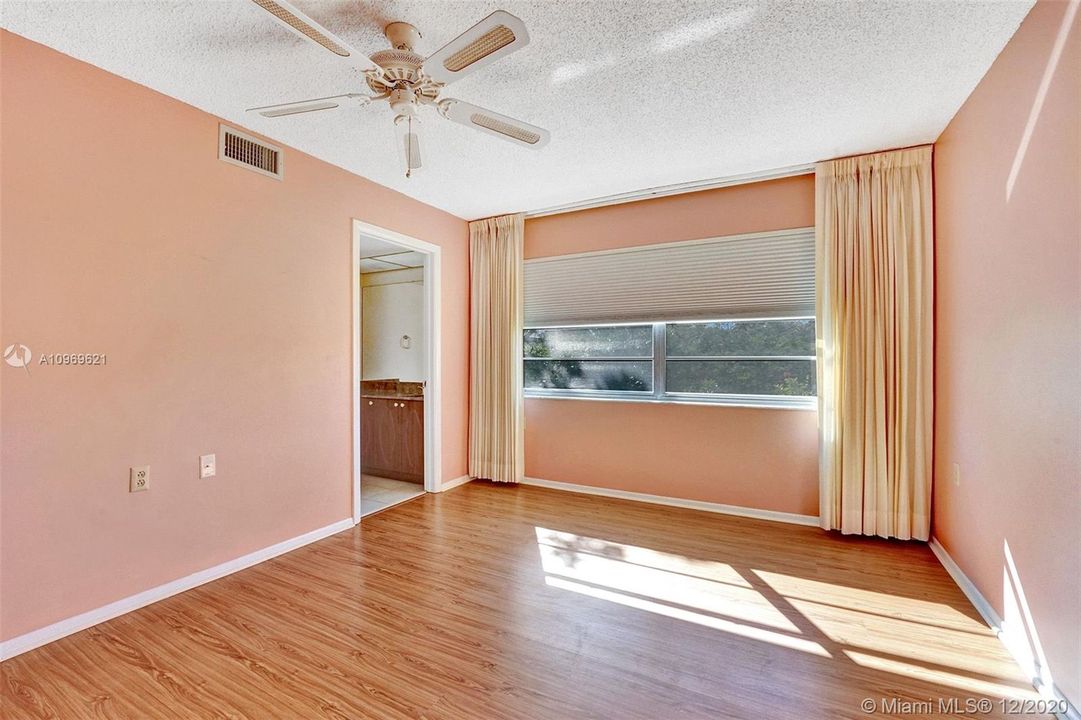 Recently Sold: $109,900 (2 beds, 2 baths, 1119 Square Feet)
