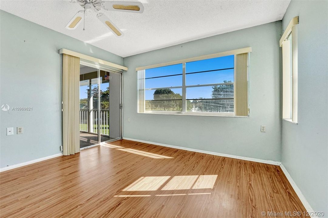 Recently Sold: $109,900 (2 beds, 2 baths, 1119 Square Feet)