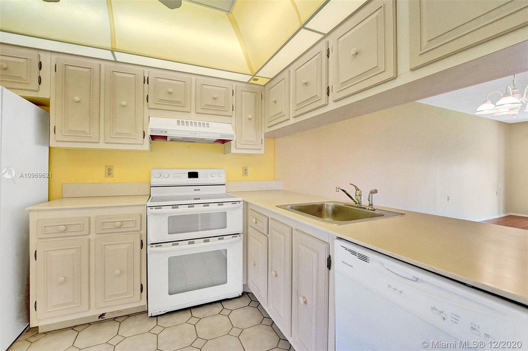 Recently Sold: $109,900 (2 beds, 2 baths, 1119 Square Feet)