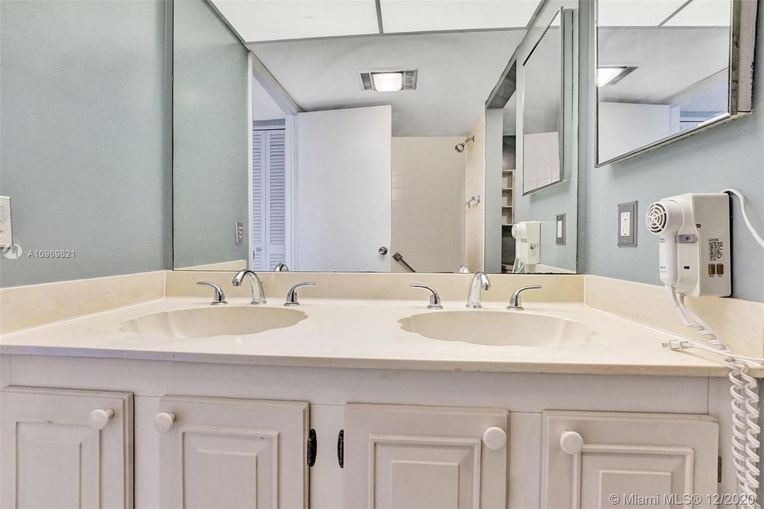 Recently Sold: $109,900 (2 beds, 2 baths, 1119 Square Feet)