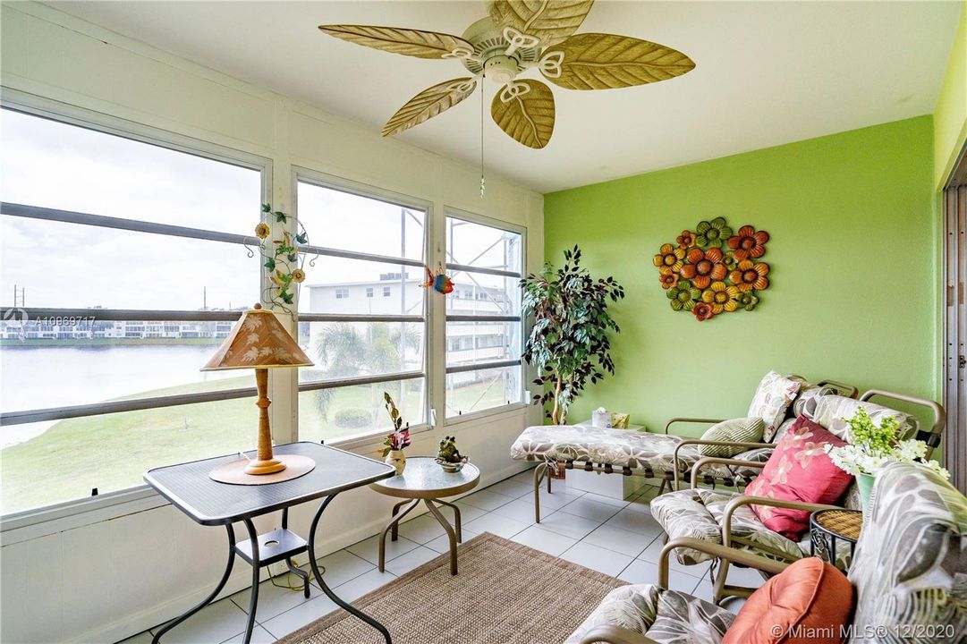 Vendido Recientemente: $159,900 (2 camas, 2 baños, 1000 Pies cuadrados)