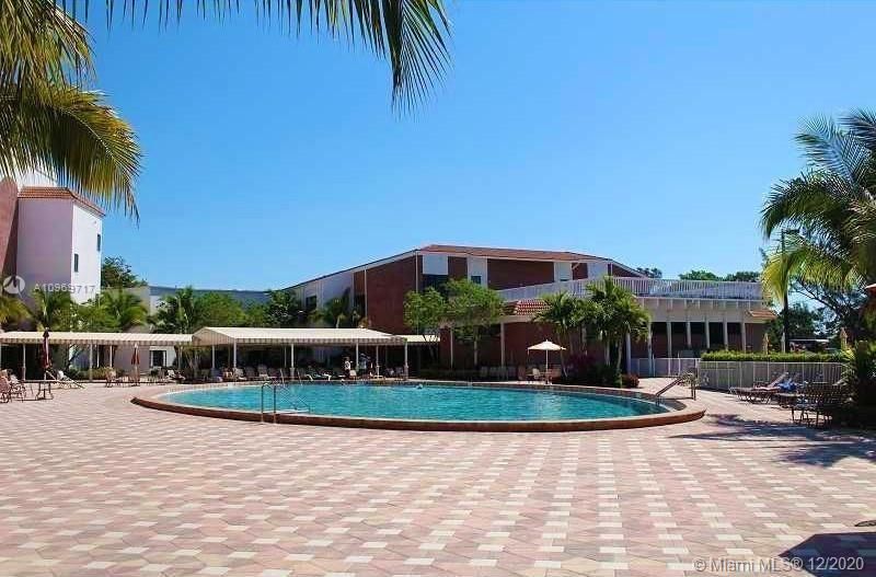 Vendido Recientemente: $159,900 (2 camas, 2 baños, 1000 Pies cuadrados)