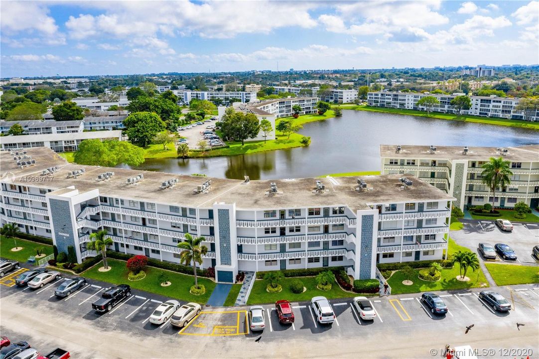 Vendido Recientemente: $159,900 (2 camas, 2 baños, 1000 Pies cuadrados)