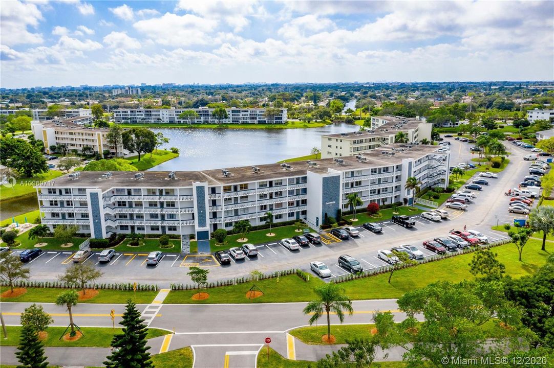 Vendido Recientemente: $159,900 (2 camas, 2 baños, 1000 Pies cuadrados)