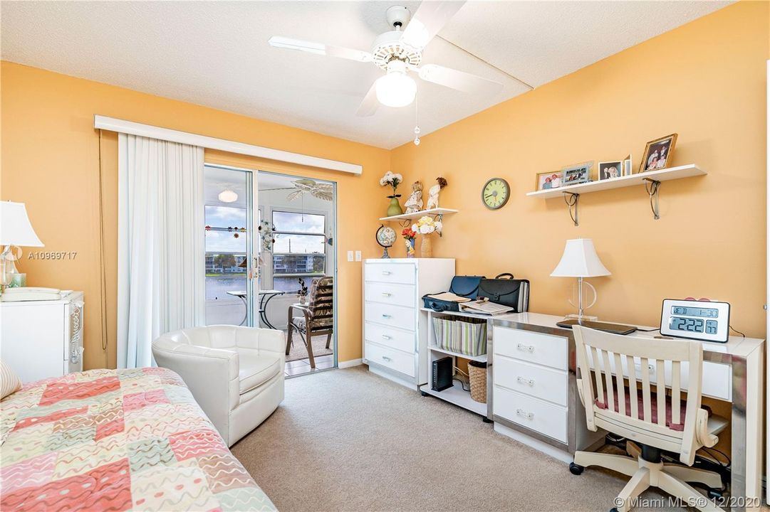 Vendido Recientemente: $159,900 (2 camas, 2 baños, 1000 Pies cuadrados)