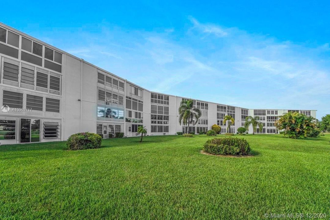Vendido Recientemente: $159,900 (2 camas, 2 baños, 1000 Pies cuadrados)