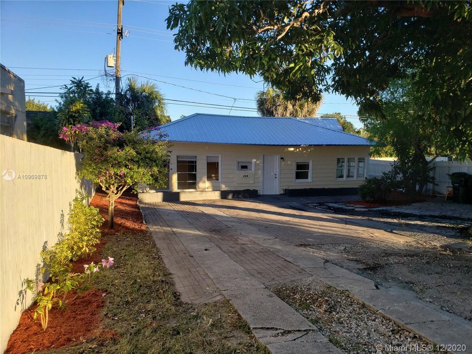 Recently Sold: $197,500 (3 beds, 1 baths, 813 Square Feet)