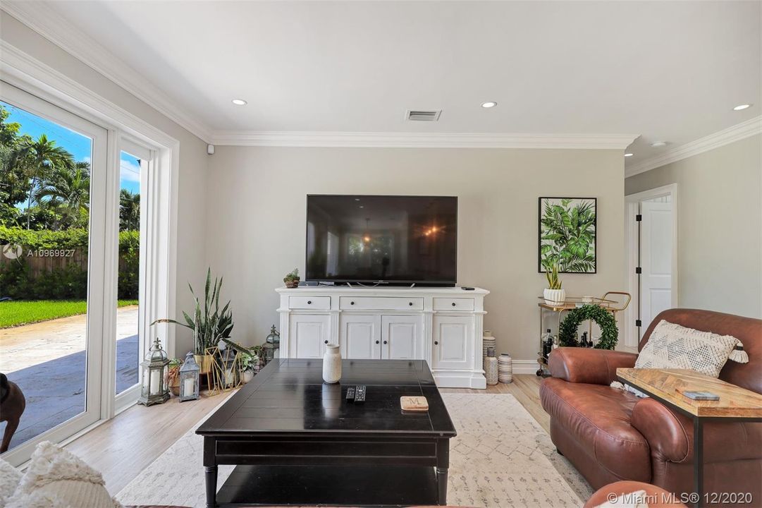 Vendido Recientemente: $535,000 (3 camas, 2 baños, 1432 Pies cuadrados)