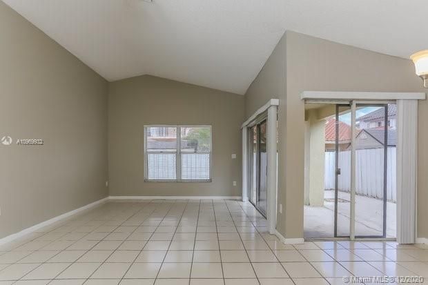 Recently Rented: $2,325 (3 beds, 2 baths, 1970 Square Feet)