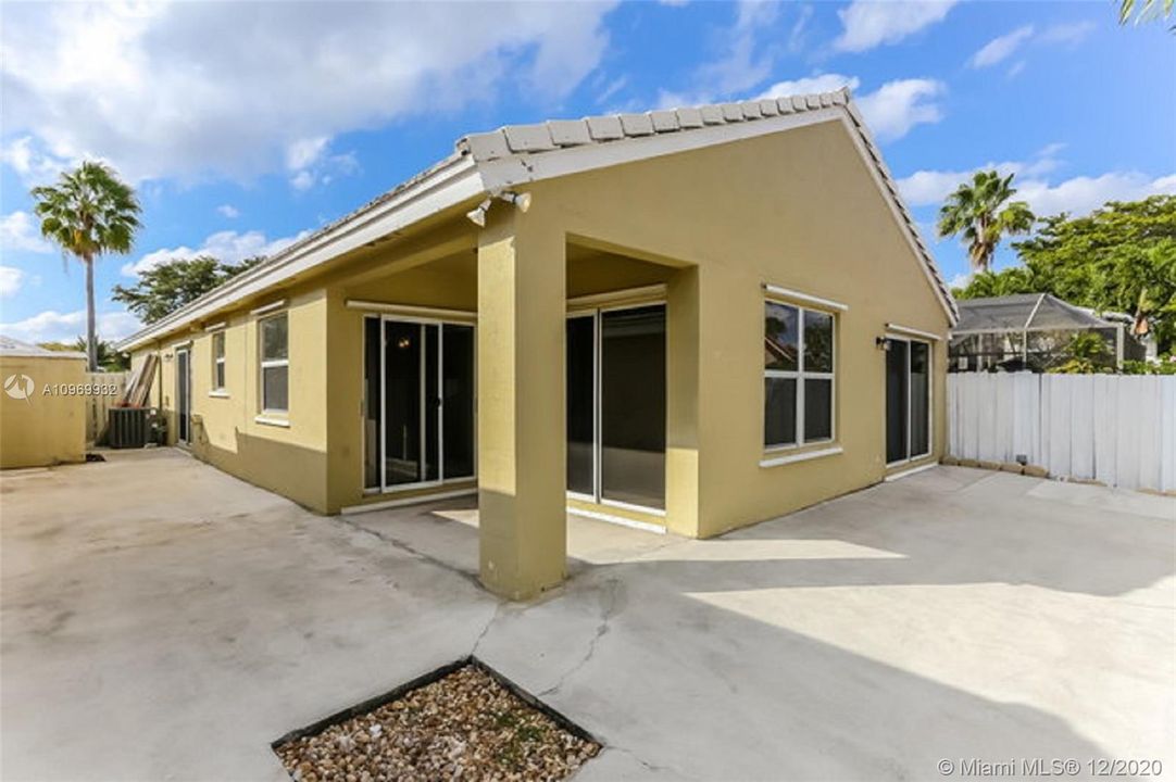 Recently Rented: $2,325 (3 beds, 2 baths, 1970 Square Feet)