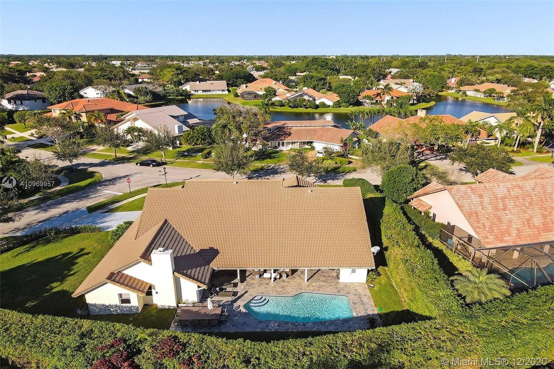Vendido Recientemente: $1,100,000 (4 camas, 4 baños, 3551 Pies cuadrados)