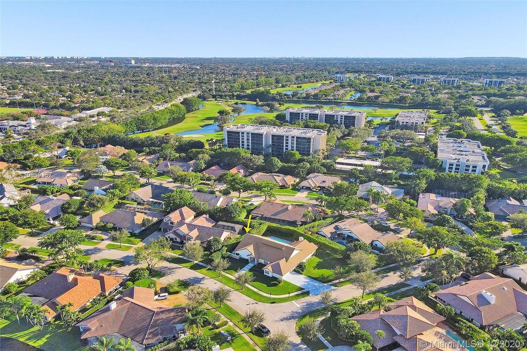 Vendido Recientemente: $1,100,000 (4 camas, 4 baños, 3551 Pies cuadrados)