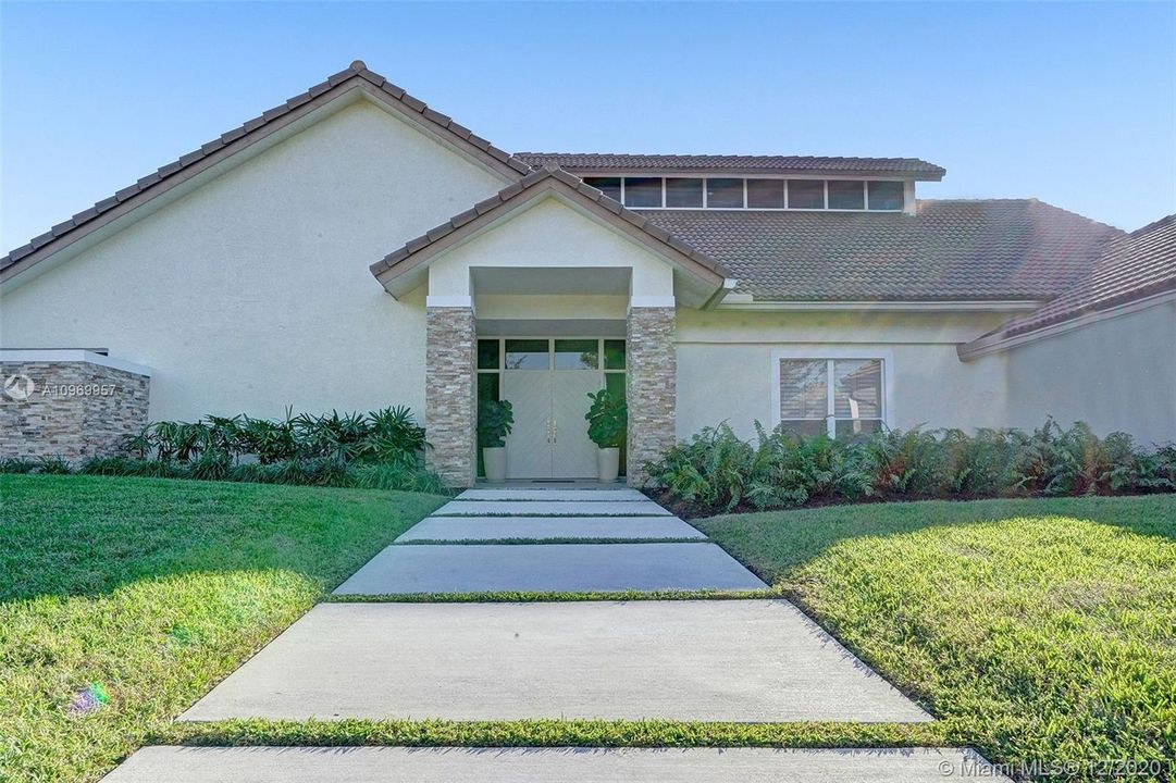 Vendido Recientemente: $1,100,000 (4 camas, 4 baños, 3551 Pies cuadrados)