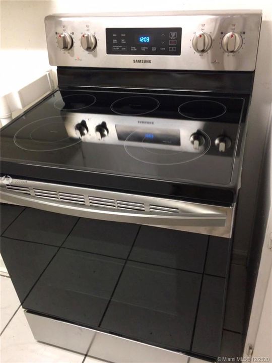 Recientemente alquilado: $1,500 (3 camas, 1 baños, 1012 Pies cuadrados)
