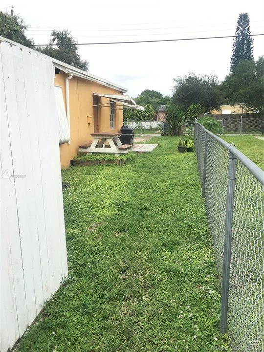 Recientemente alquilado: $1,500 (3 camas, 1 baños, 1012 Pies cuadrados)