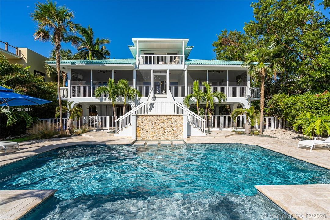 Recently Sold: $2,489,000 (3 beds, 2 baths, 2816 Square Feet)