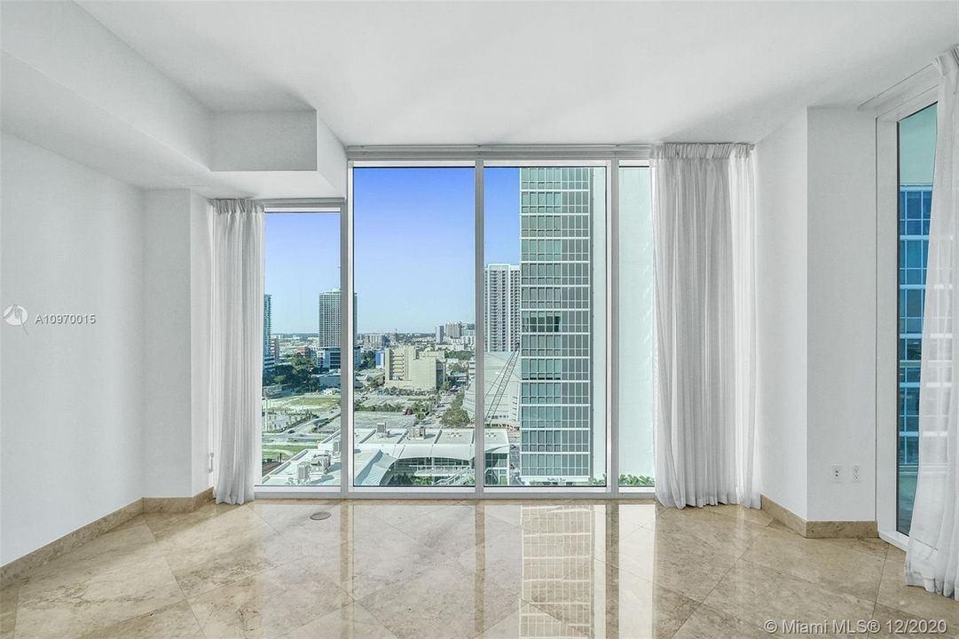 Recently Sold: $360,000 (1 beds, 1 baths, 791 Square Feet)