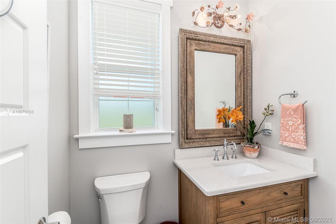 Movie room (with large screen)