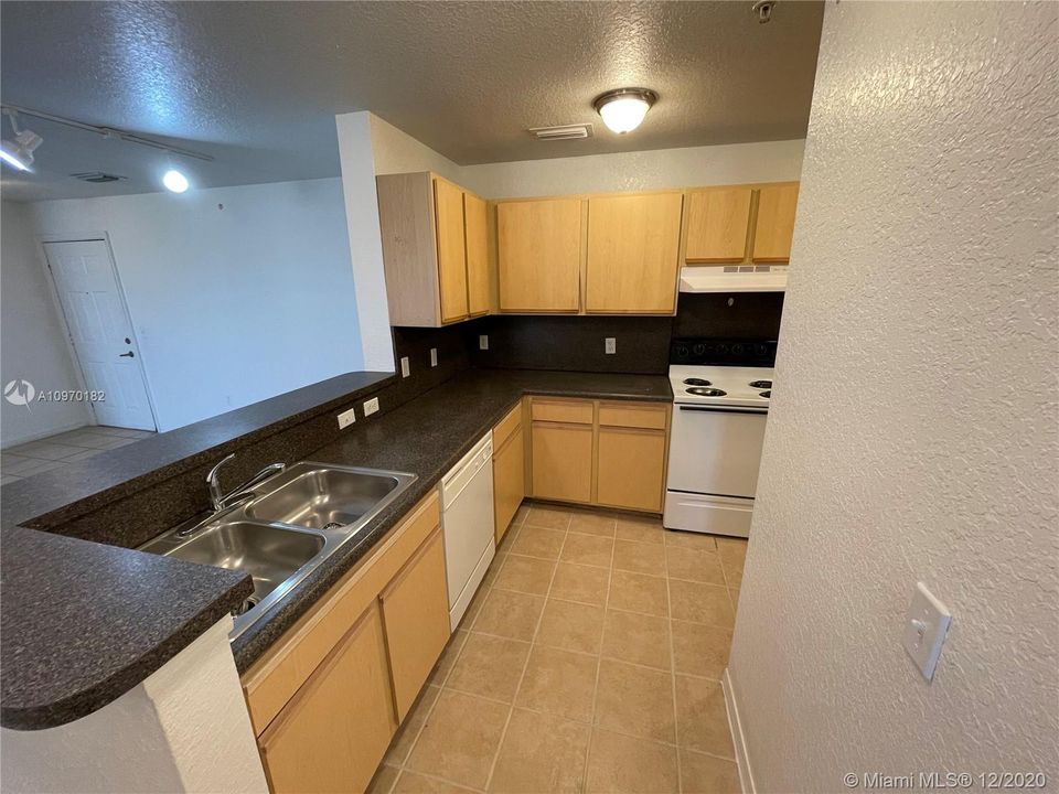 Recently Rented: $641 (3 beds, 2 baths, 1060 Square Feet)