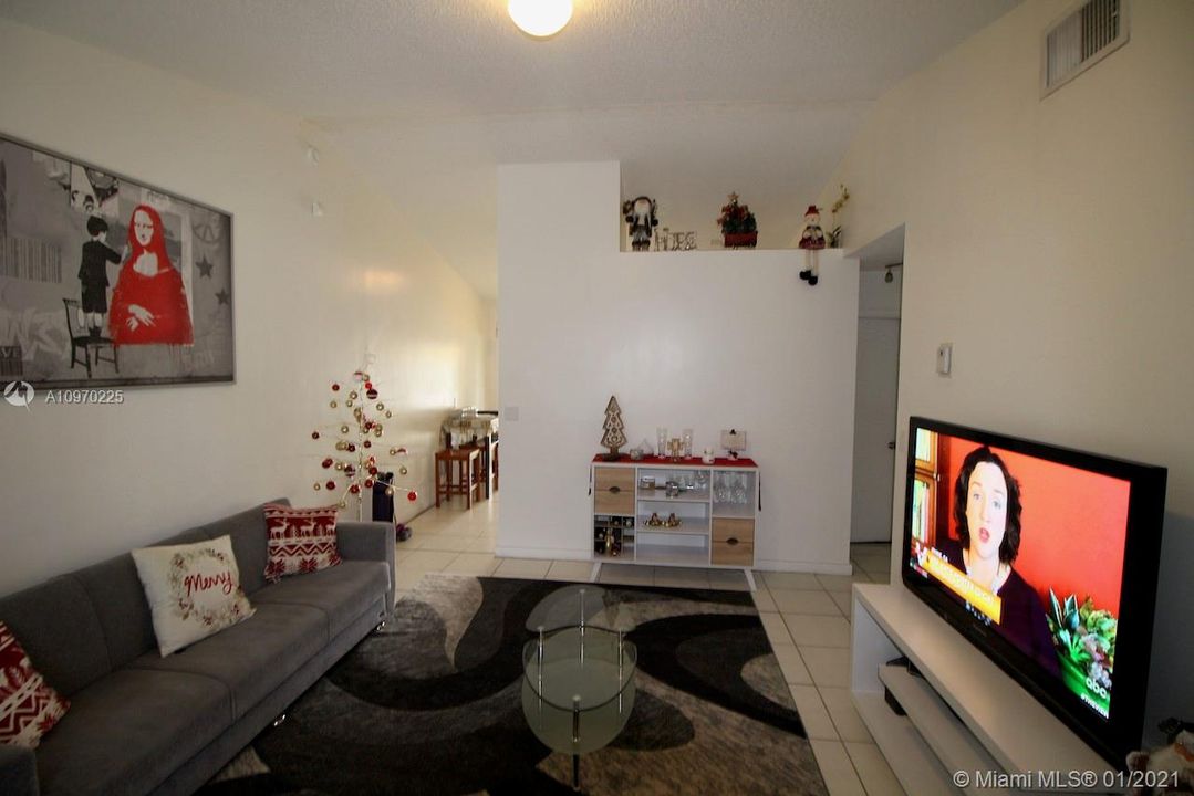 最近租的: $1,600 (2 贝兹, 2 浴室, 998 平方英尺)