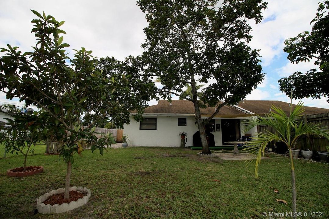 最近租的: $1,600 (2 贝兹, 2 浴室, 998 平方英尺)