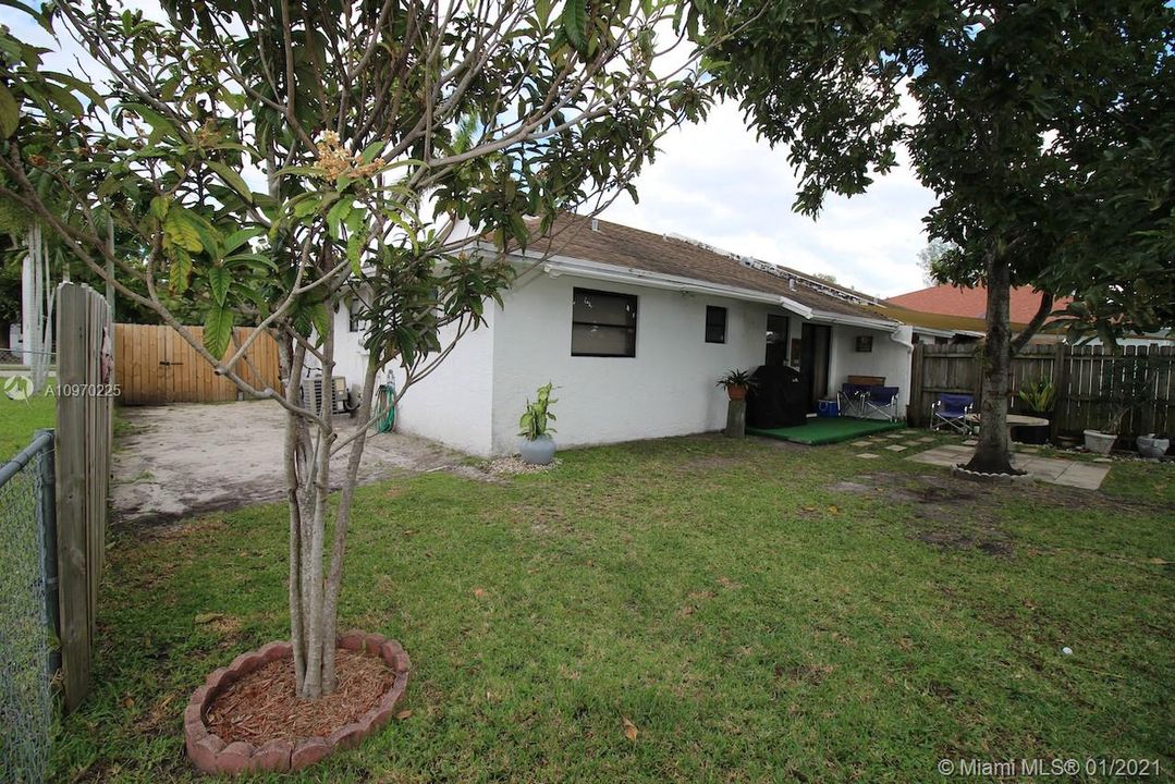 最近租的: $1,600 (2 贝兹, 2 浴室, 998 平方英尺)