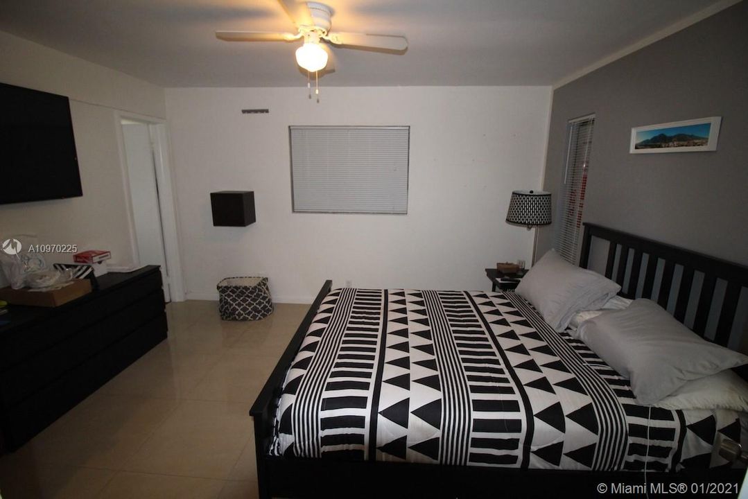 最近租的: $1,600 (2 贝兹, 2 浴室, 998 平方英尺)