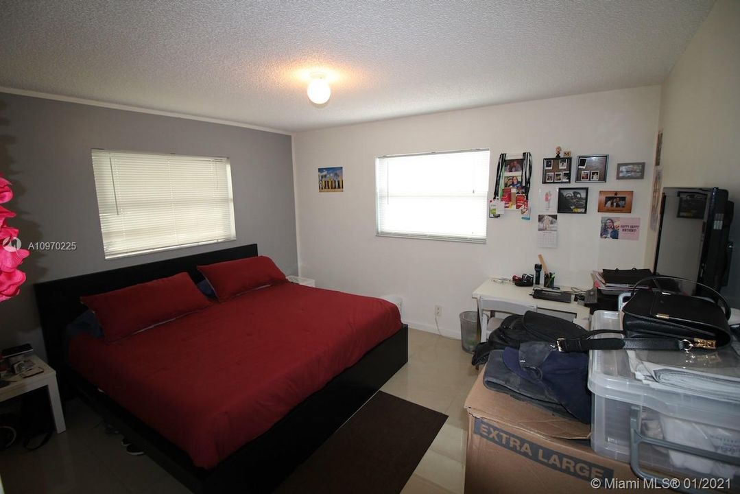 最近租的: $1,600 (2 贝兹, 2 浴室, 998 平方英尺)