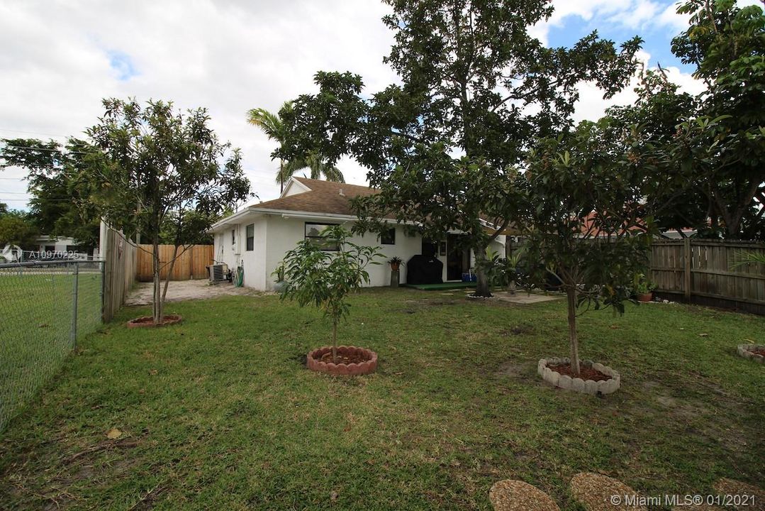 最近租的: $1,600 (2 贝兹, 2 浴室, 998 平方英尺)