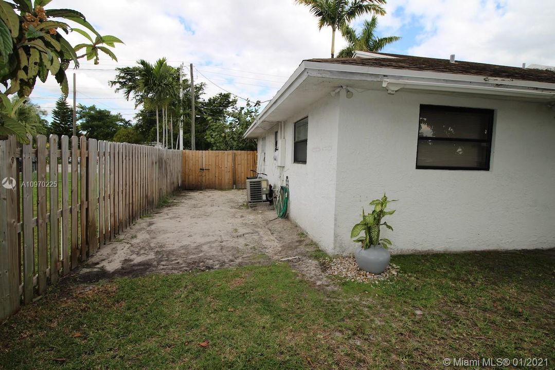 最近租的: $1,600 (2 贝兹, 2 浴室, 998 平方英尺)