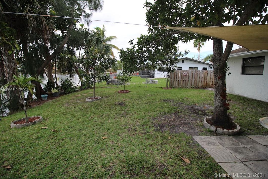 最近租的: $1,600 (2 贝兹, 2 浴室, 998 平方英尺)