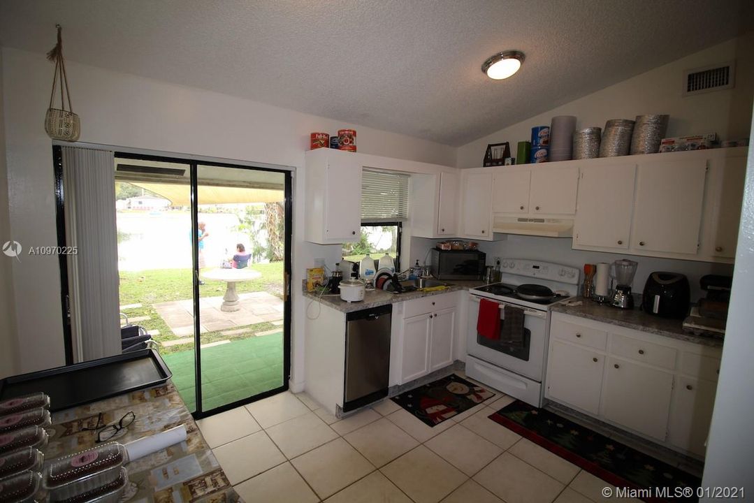 最近租的: $1,600 (2 贝兹, 2 浴室, 998 平方英尺)