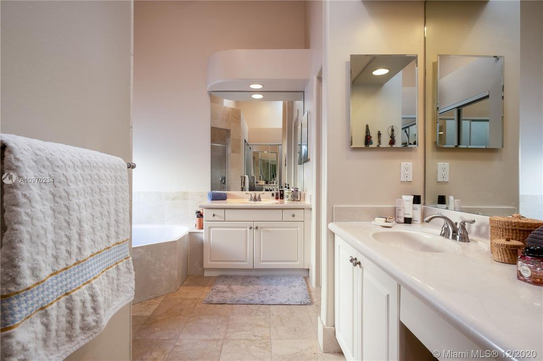 Recently Sold: $595,000 (4 beds, 2 baths, 2392 Square Feet)