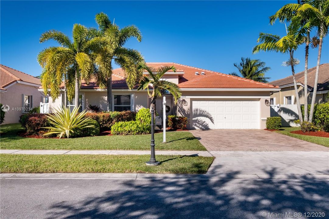 Recently Sold: $595,000 (4 beds, 2 baths, 2392 Square Feet)