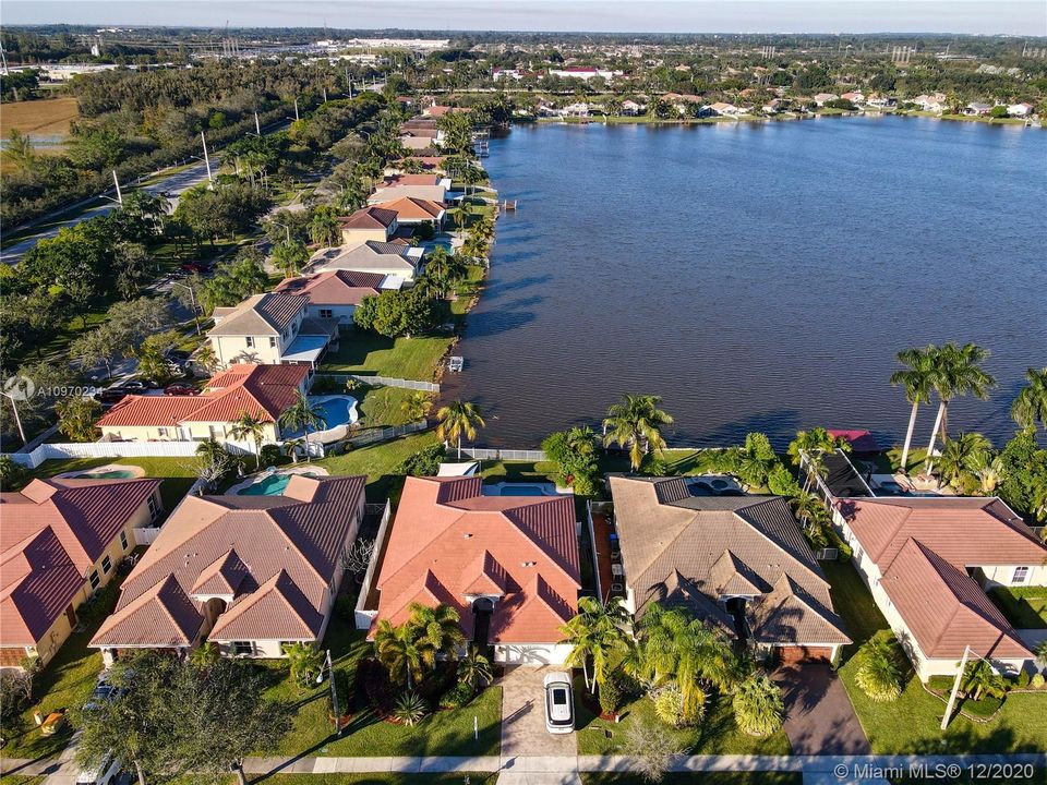 Recently Sold: $595,000 (4 beds, 2 baths, 2392 Square Feet)