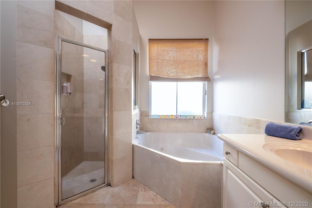 Recently Sold: $595,000 (4 beds, 2 baths, 2392 Square Feet)