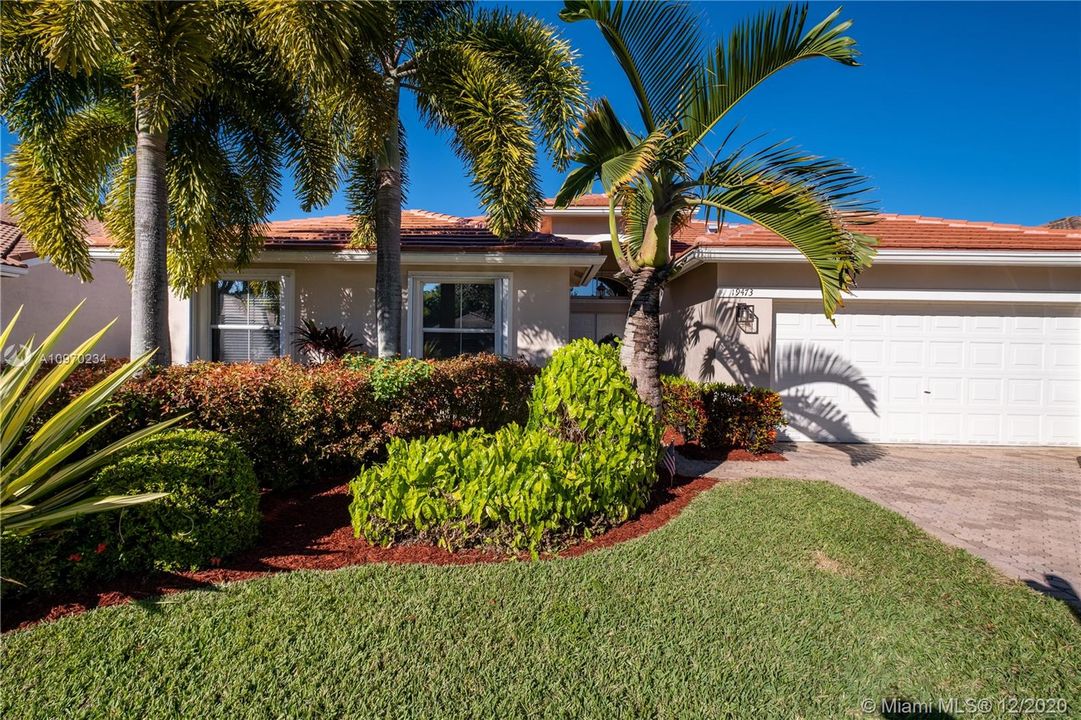 Recently Sold: $595,000 (4 beds, 2 baths, 2392 Square Feet)