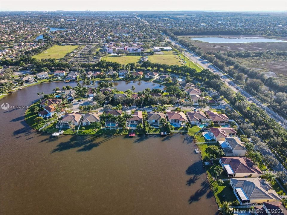 Recently Sold: $595,000 (4 beds, 2 baths, 2392 Square Feet)