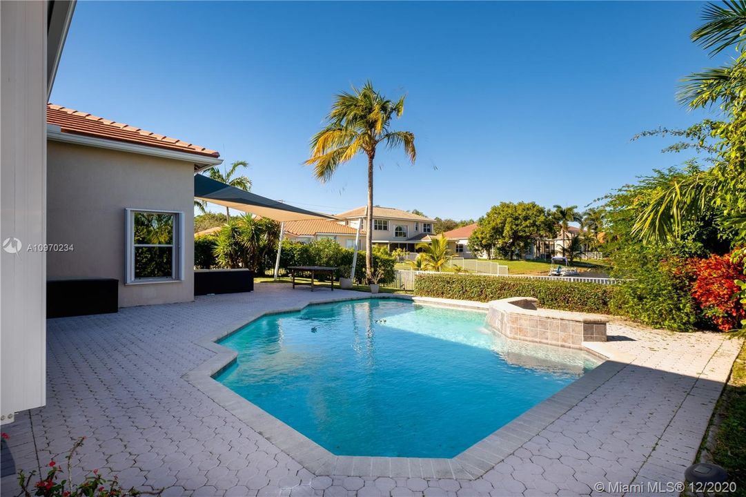 Recently Sold: $595,000 (4 beds, 2 baths, 2392 Square Feet)