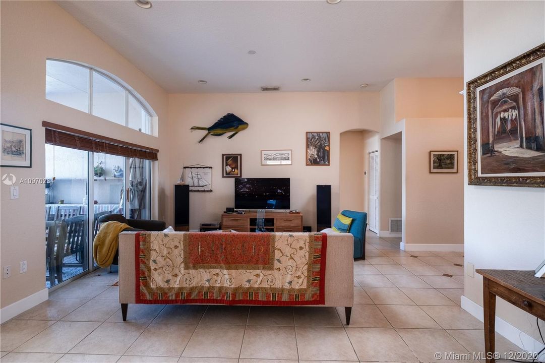 Recently Sold: $595,000 (4 beds, 2 baths, 2392 Square Feet)