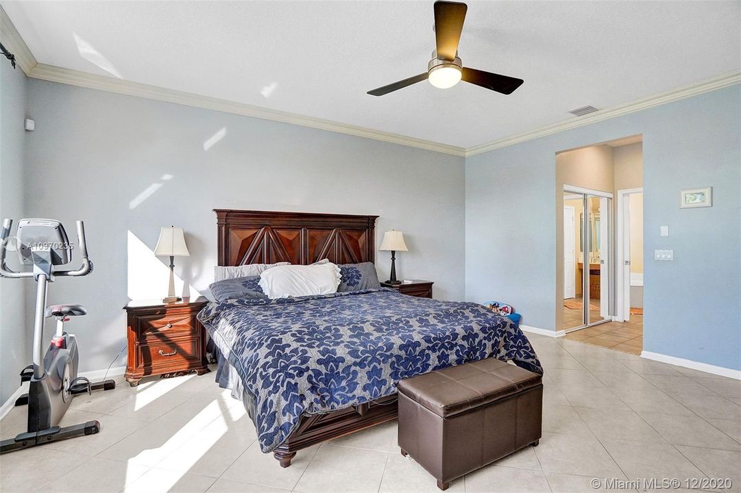 Recently Sold: $580,000 (4 beds, 3 baths, 3252 Square Feet)