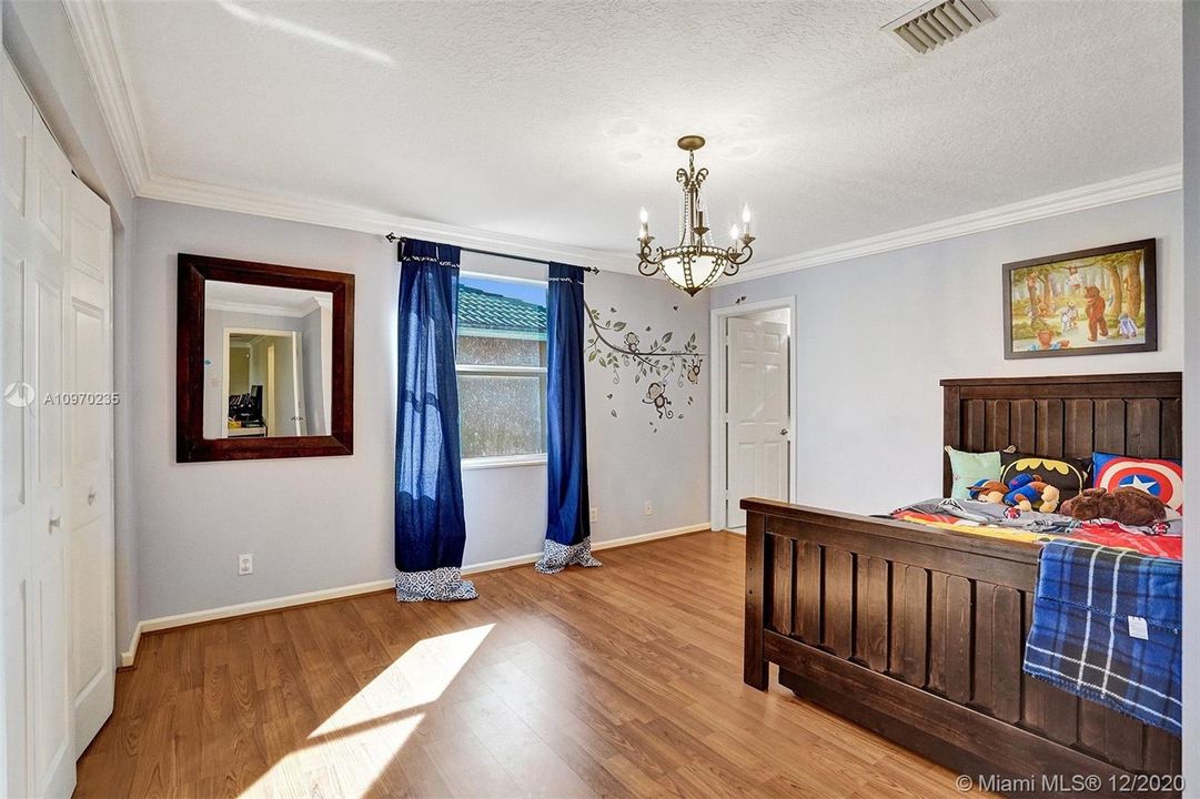 Recently Sold: $580,000 (4 beds, 3 baths, 3252 Square Feet)
