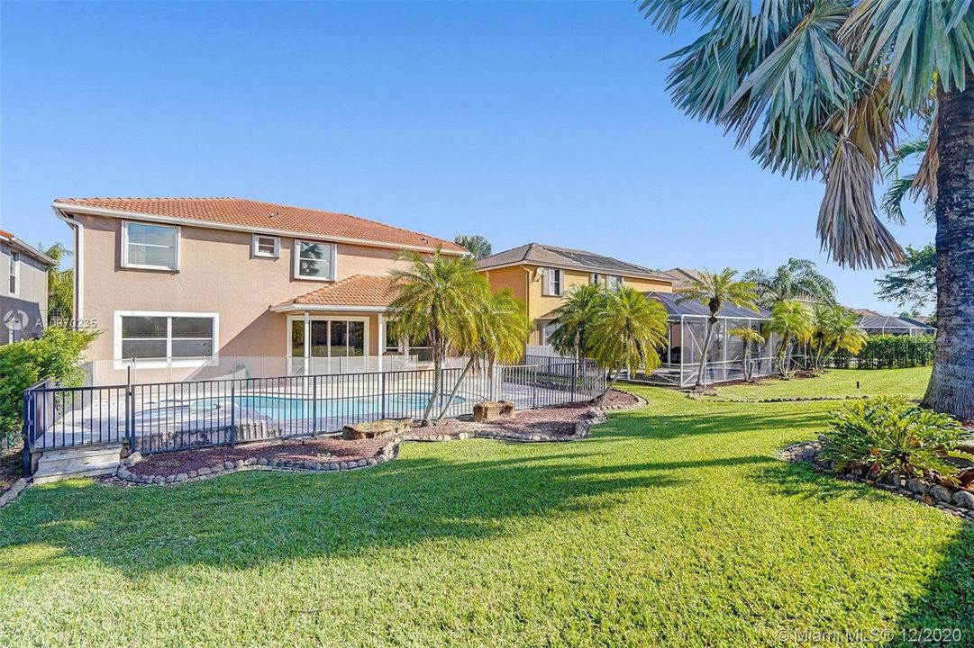 Recently Sold: $580,000 (4 beds, 3 baths, 3252 Square Feet)