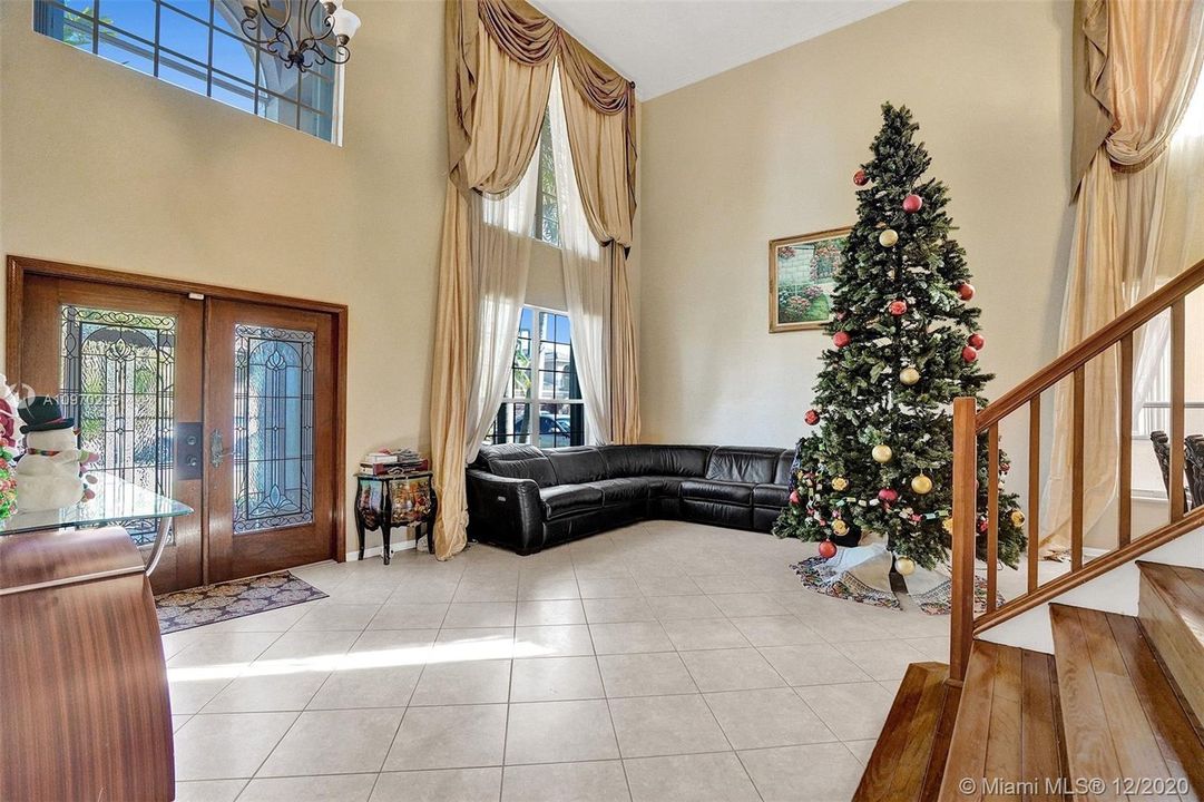 Recently Sold: $580,000 (4 beds, 3 baths, 3252 Square Feet)